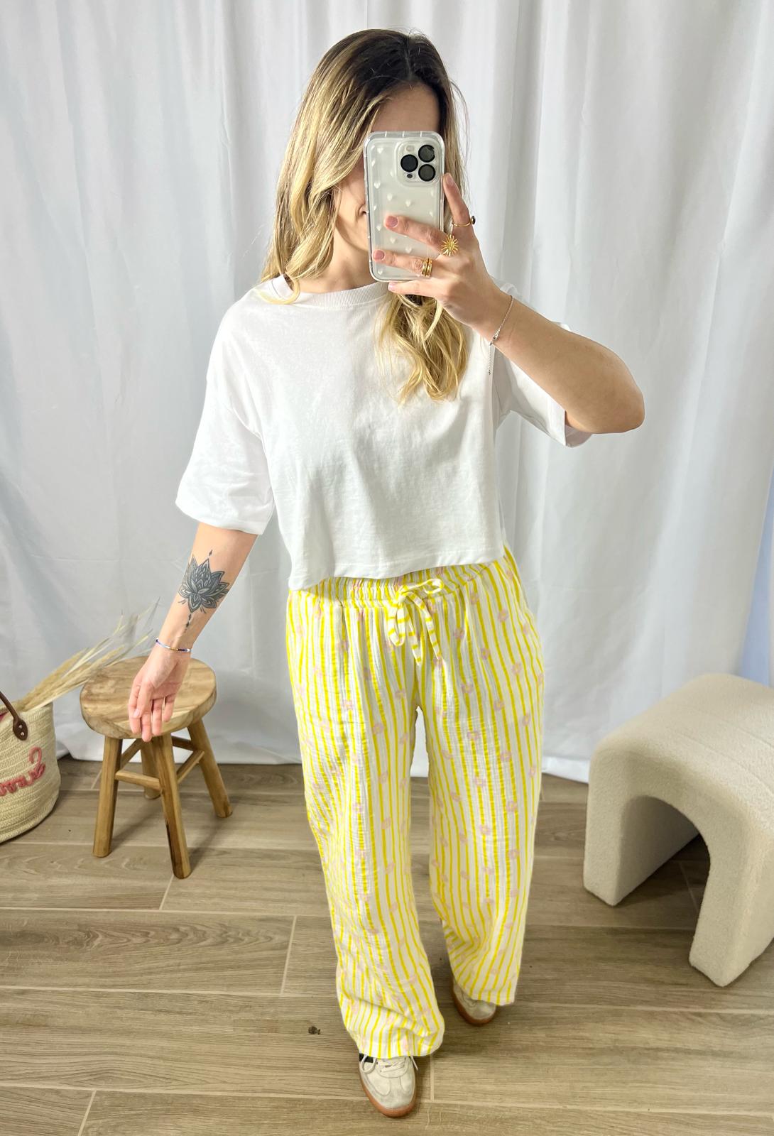 Pantalon gaze de coton jaune à rayures et à fleur